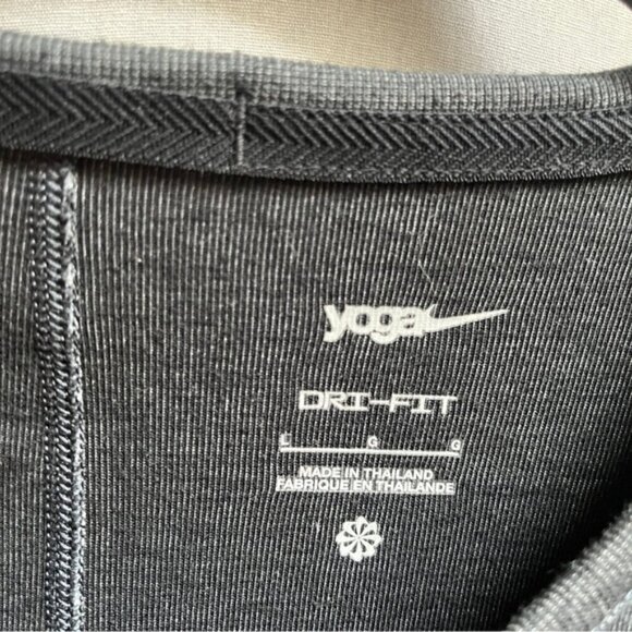 Nike Yoga Dri-FIT 1/2-Zip Training Crew Sweatshirt Sz L - Picture 7 of 12